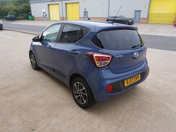 Used Hyundai i10 2017 for sale - 76310060: Photo