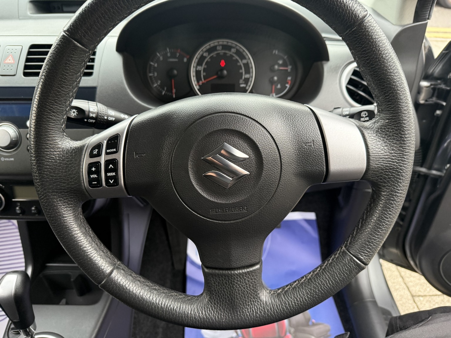 Used Suzuki Swift 2010 for sale - 76510964: Photo 11