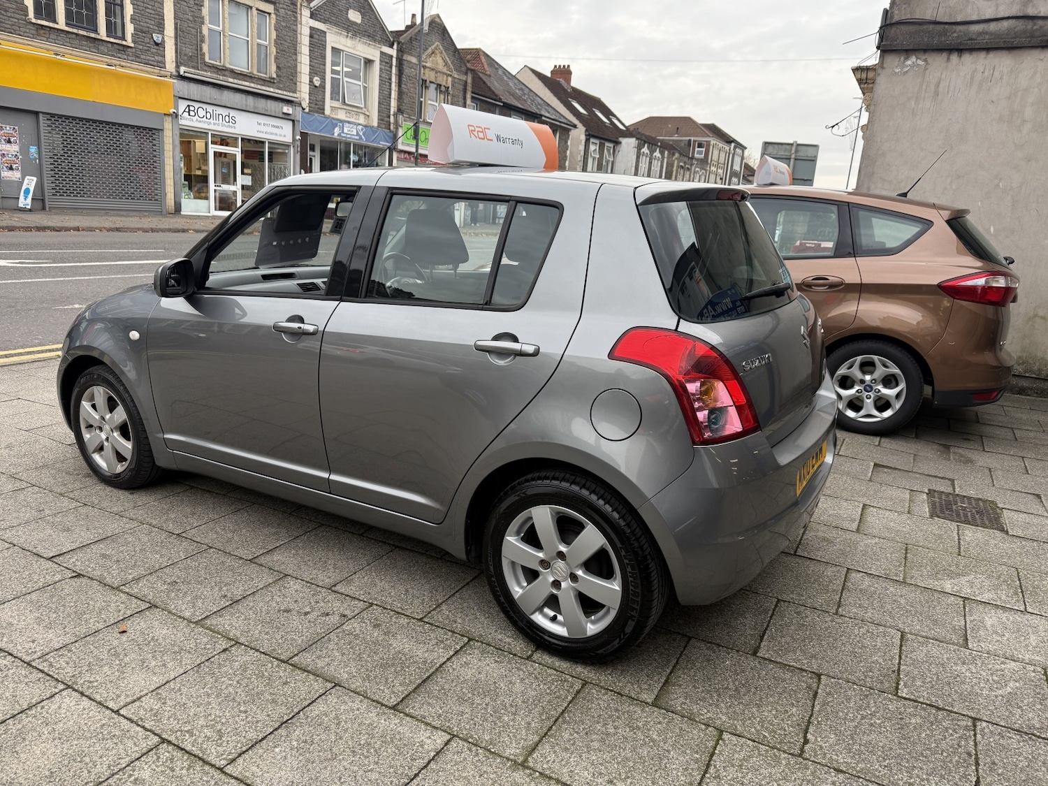 Used Suzuki Swift 2010 for sale - 76510964: Photo 4