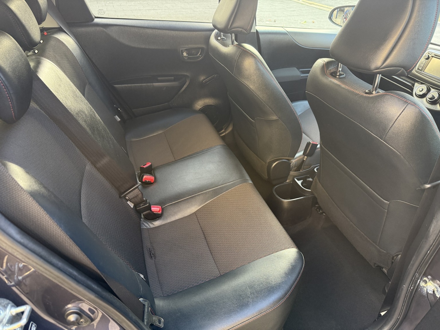 Used Toyota Yaris 2012 for sale - 76387343: Photo 15