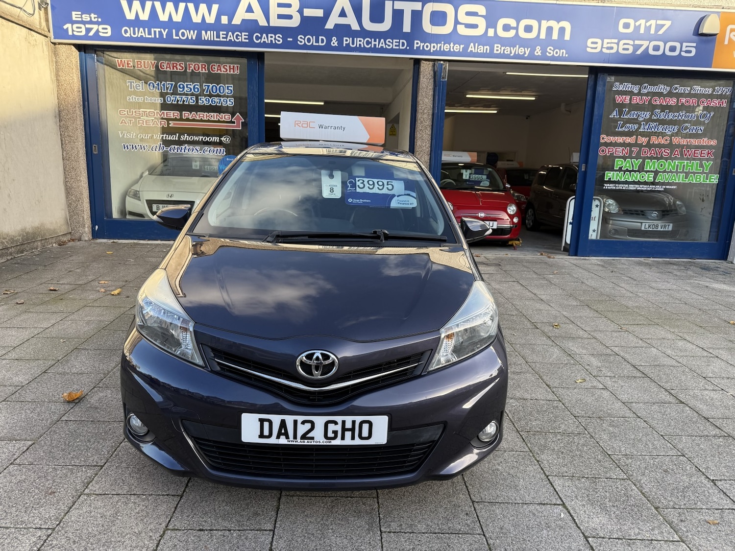 Used Toyota Yaris 2012 for sale - 76387343: Photo 2