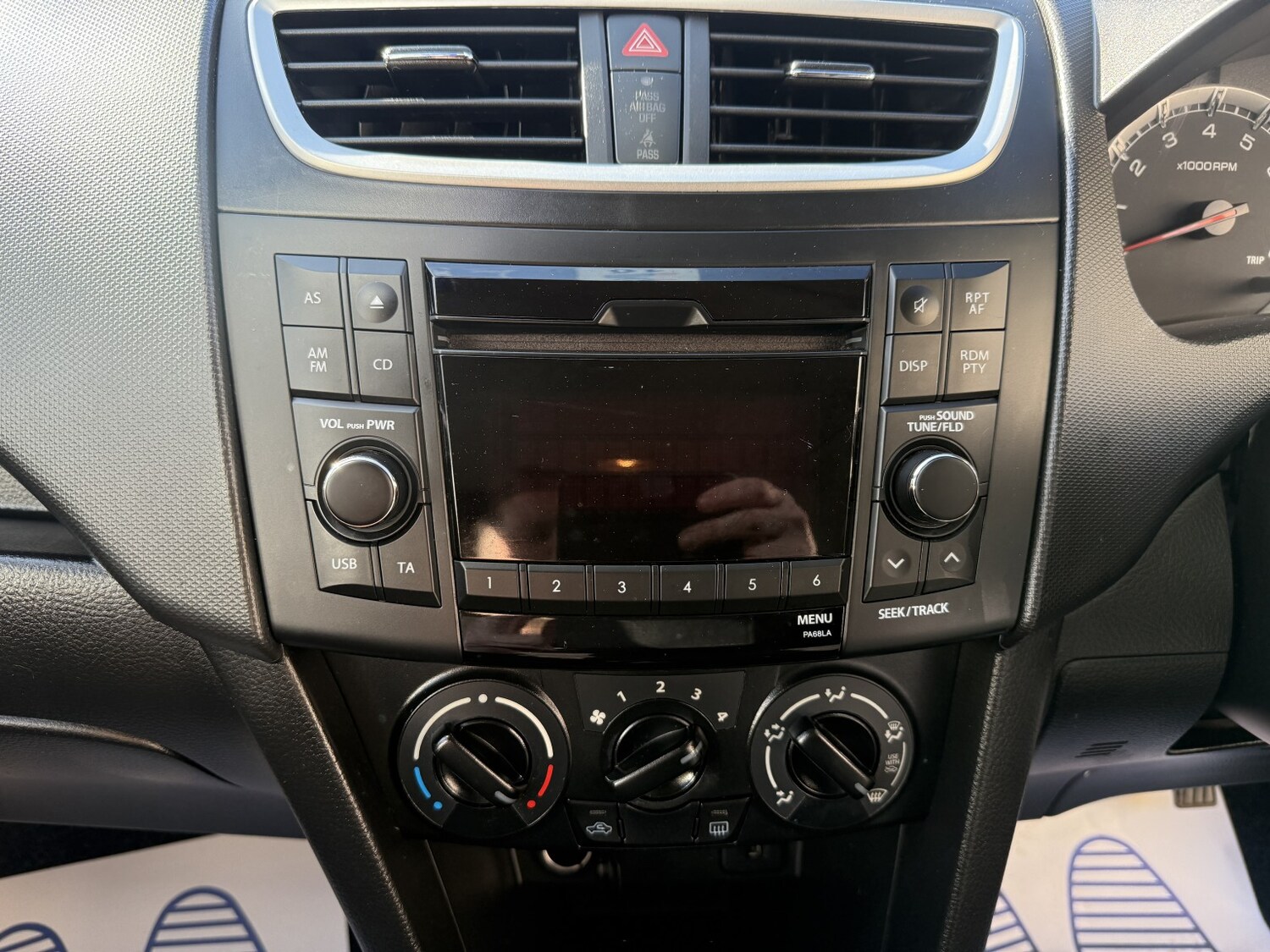 Used Suzuki Swift 2014 for sale - 77891604: Photo 8