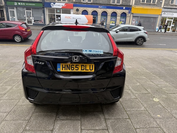 Used Honda Jazz 2015 for sale - 76225302: Photo 5