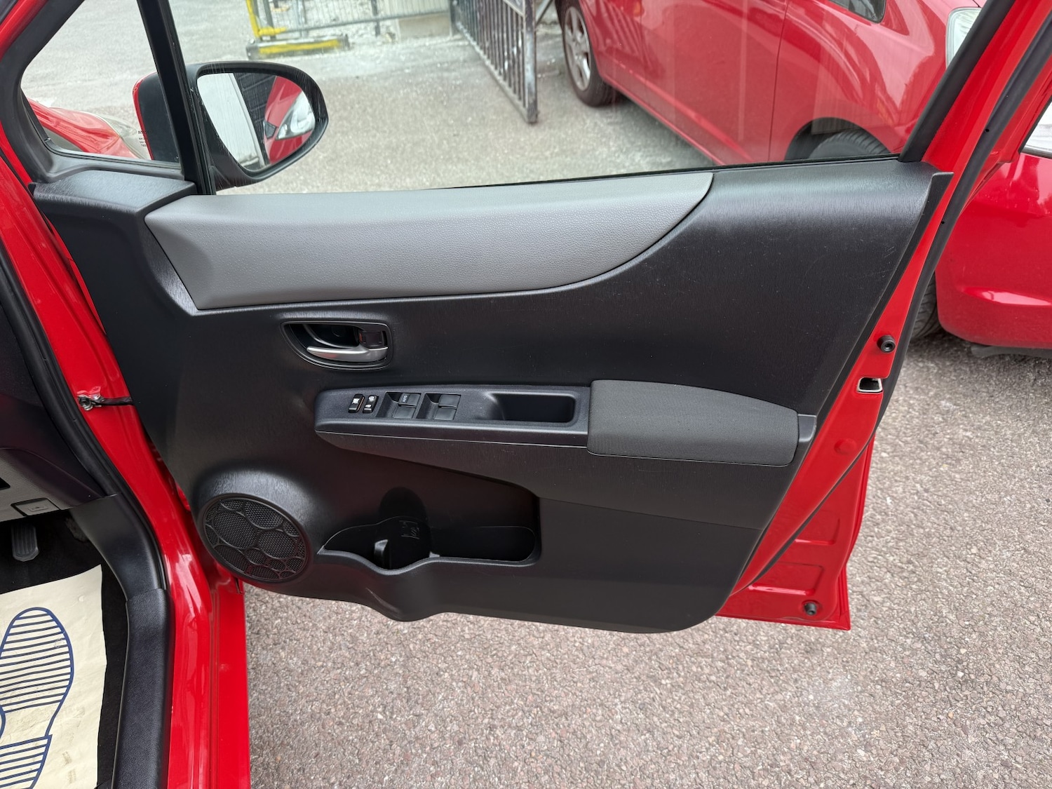 Used Toyota Yaris 2014 for sale - 76198182: Photo 7