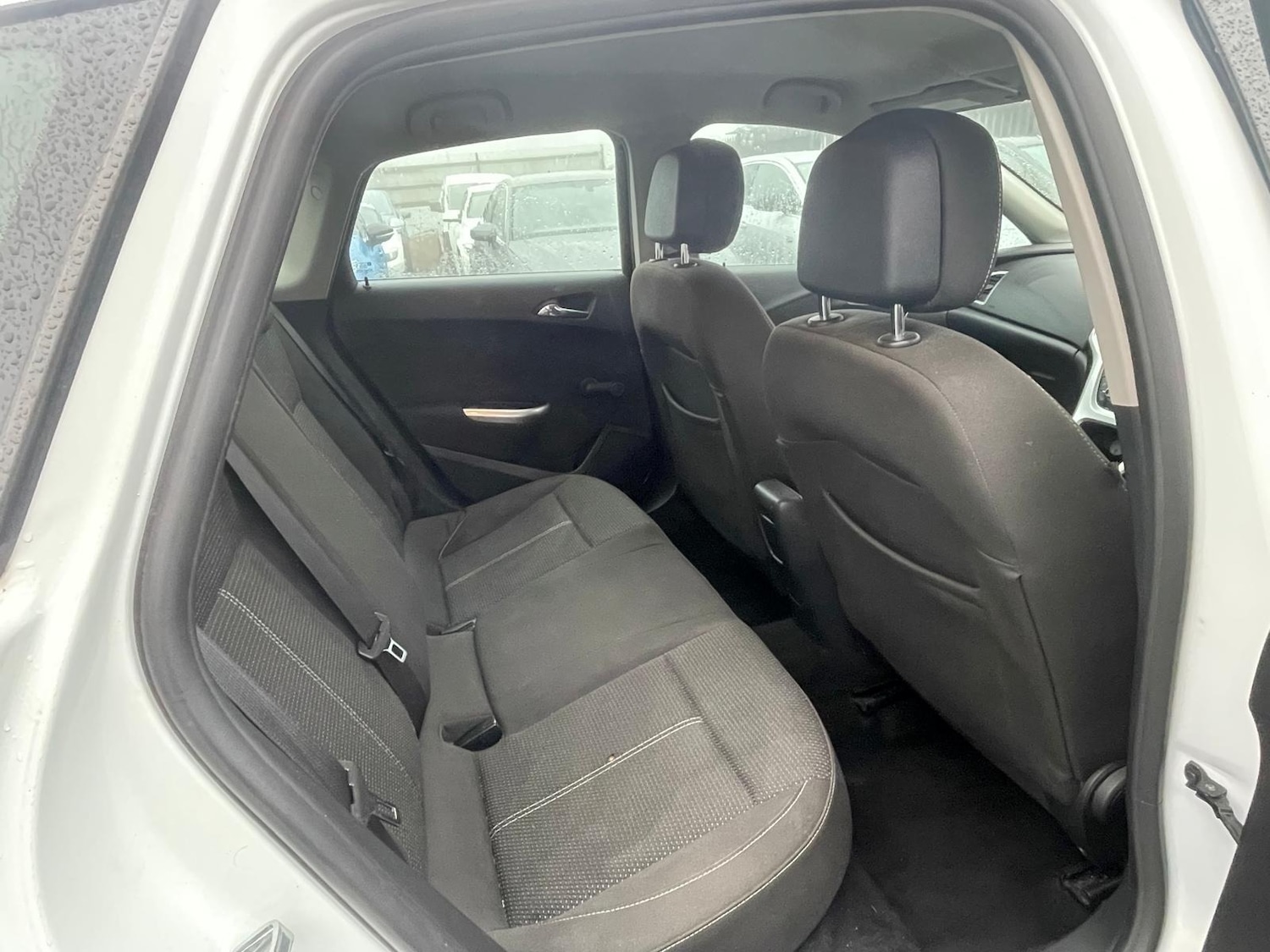 Used Vauxhall Astra 2012 for sale - 77323880: Photo 9