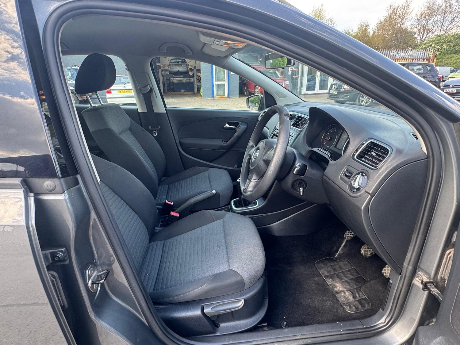 Used Volkswagen Polo 2010 for sale - 73753897: Photo 12