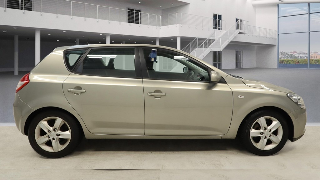 Used Kia Ceed 2010 for sale - 76037300: Photo 5