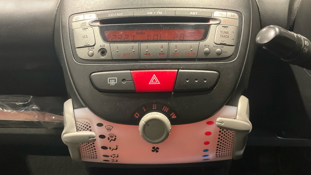 Used Toyota AYGO 2013 for sale - 77483778: Photo 8