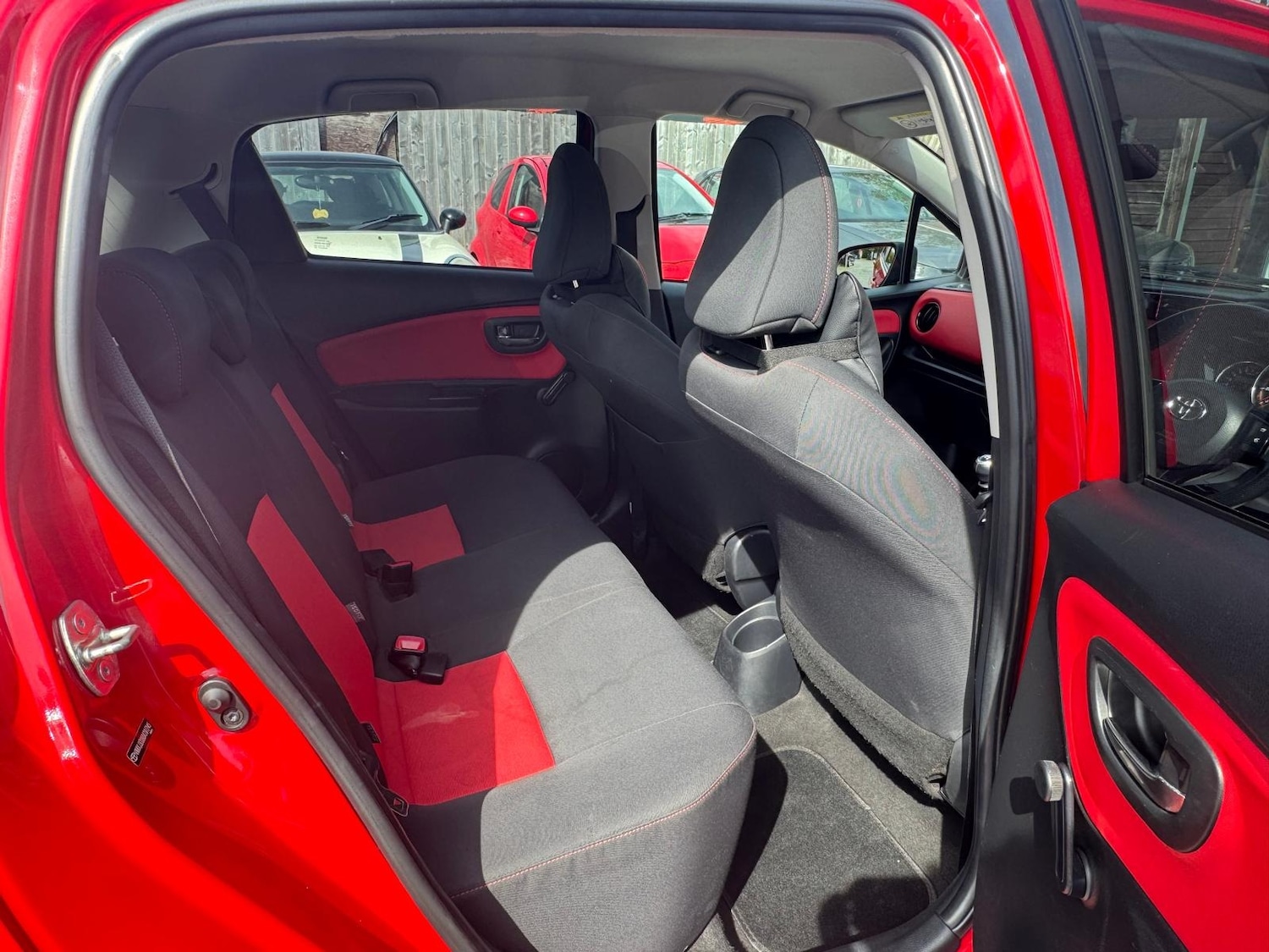 Used Toyota Yaris 2015 for sale - 75611705: Photo 9