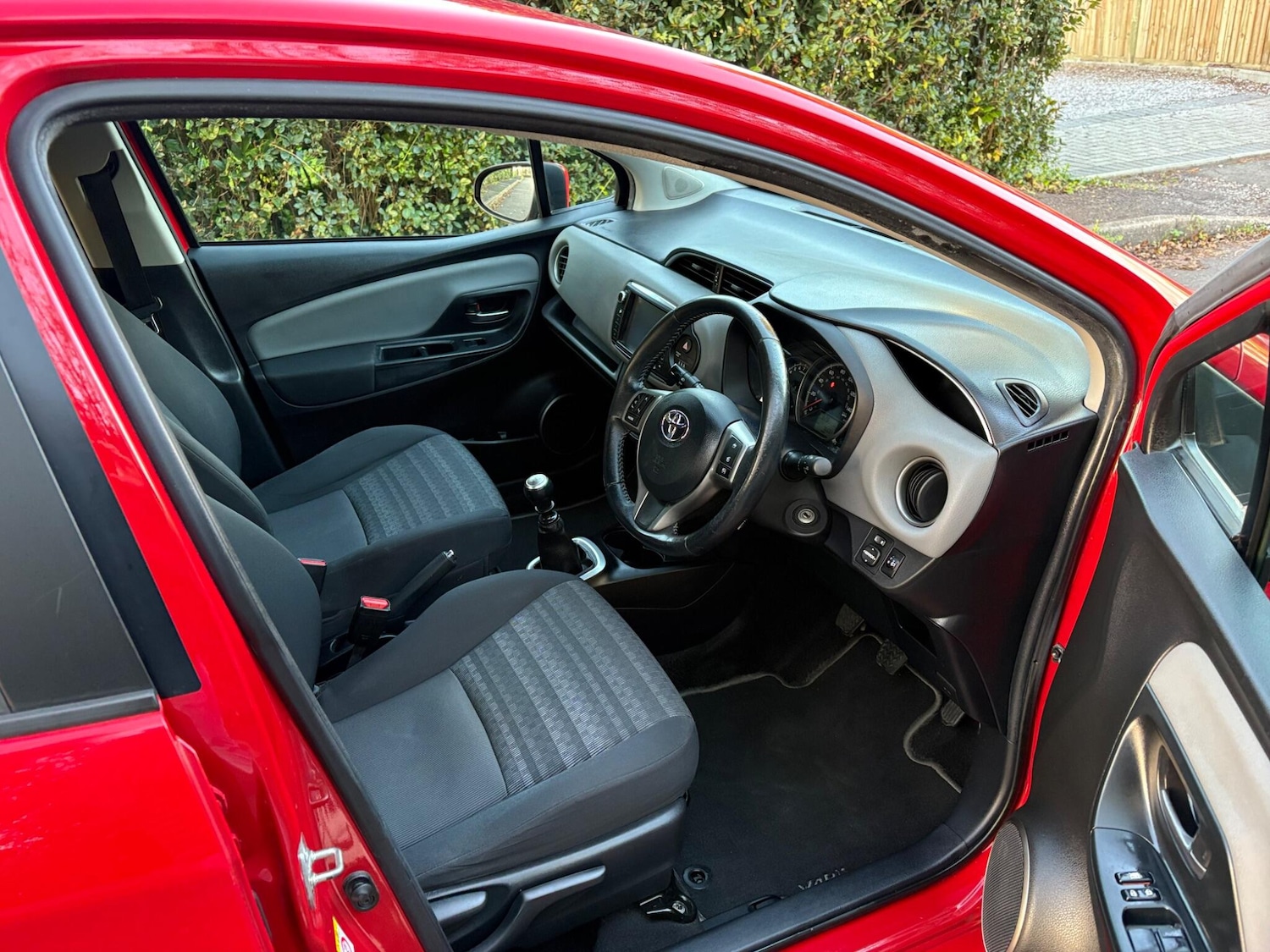 Used Toyota Yaris 2017 for sale - 76606886: Photo 11