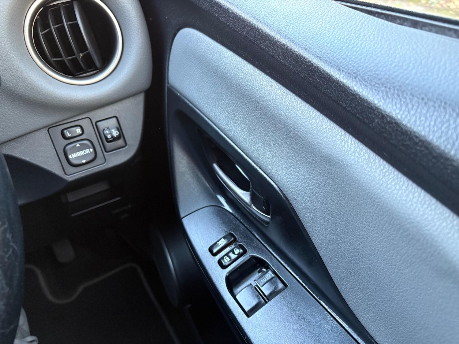 Used Toyota Yaris 2017 for sale - 76606886: Photo 21