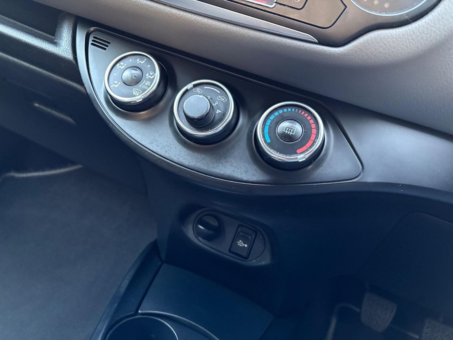 Used Toyota Yaris 2017 for sale - 76606886: Photo 26