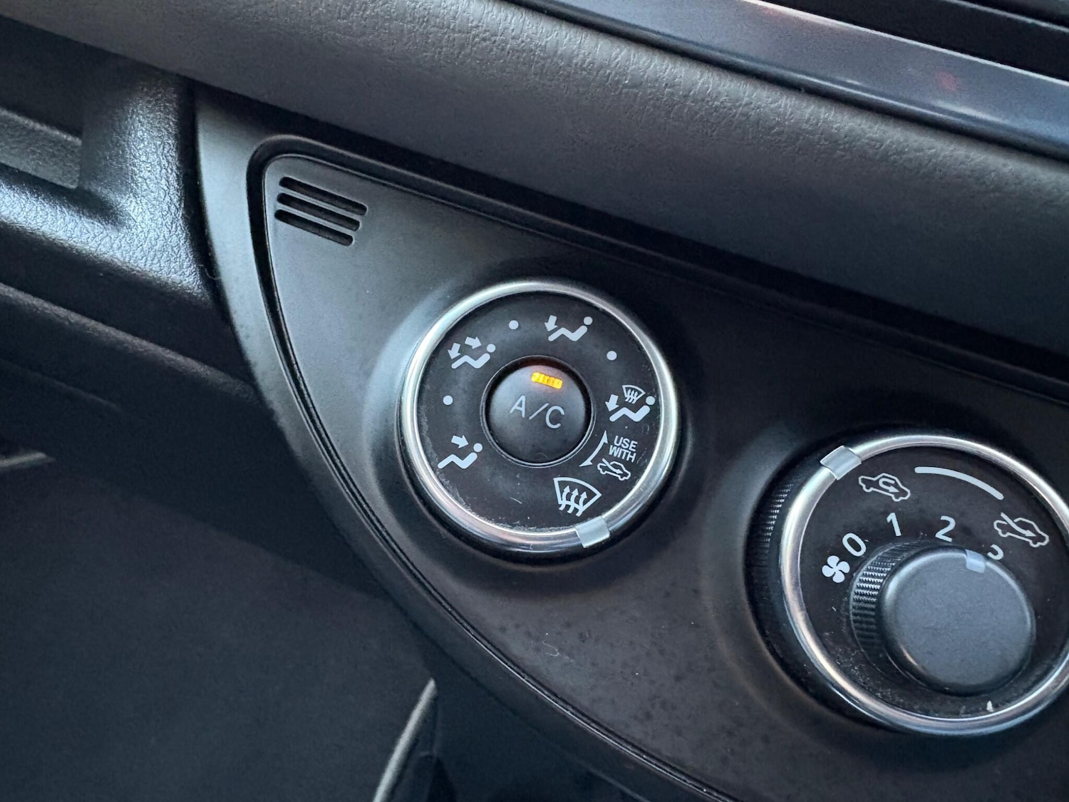 Used Toyota Yaris 2017 for sale - 76606886: Photo 27