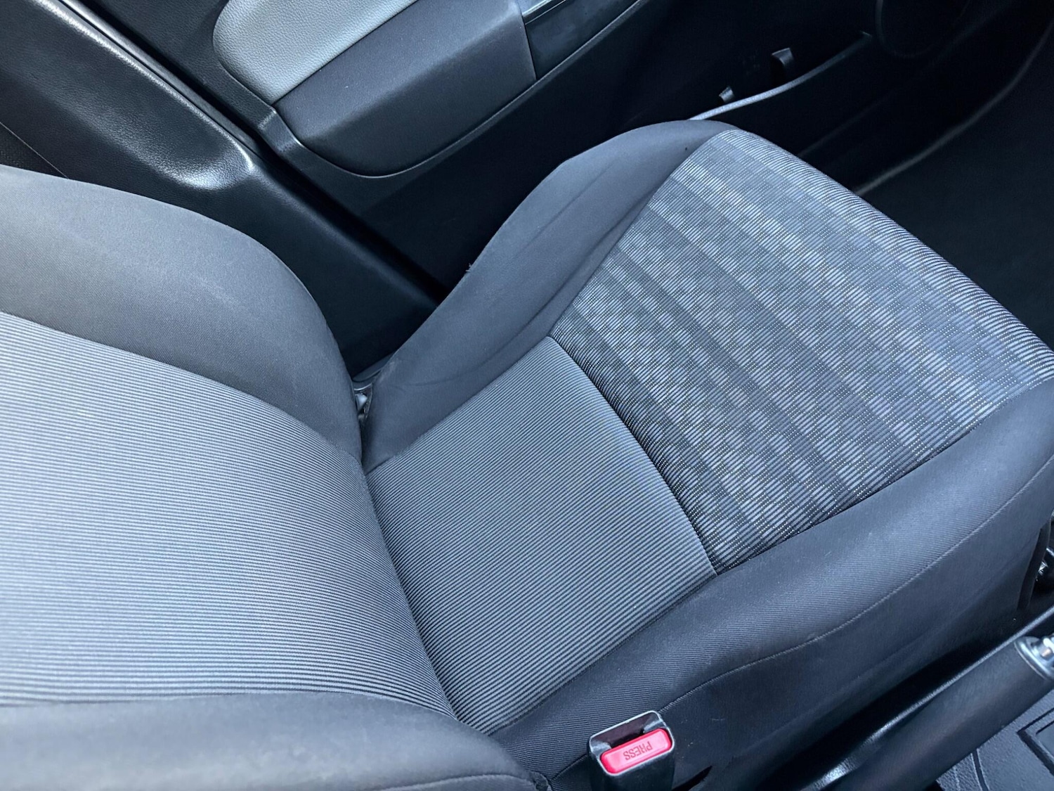 Used Toyota Yaris 2017 for sale - 76606886: Photo 32