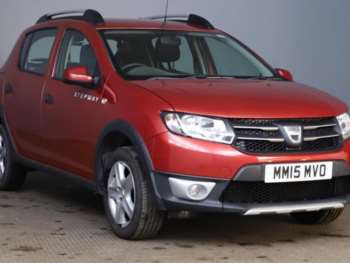 2015 (15) - 0.9 TCe Laureate 5dr