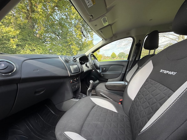Used Dacia Sandero Stepway 2016 for sale - 76172557: Photo 24