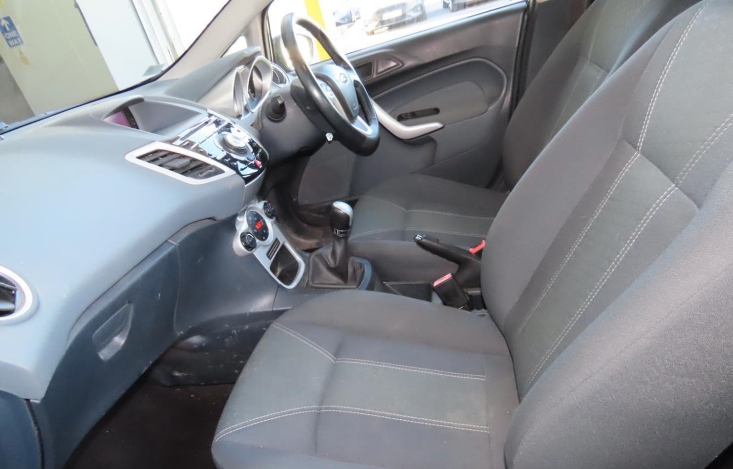 Used Ford Fiesta 2011 for sale - 76718445: Photo 2