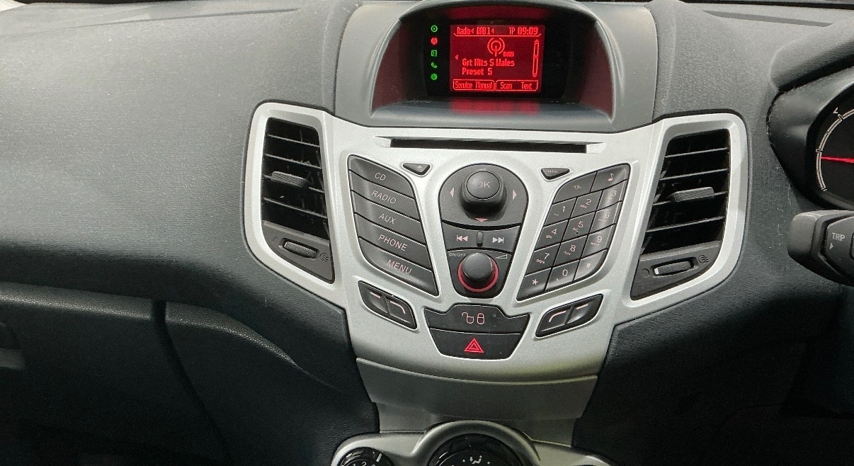 Used Ford Fiesta 2012 for sale - 78213156: Photo 9