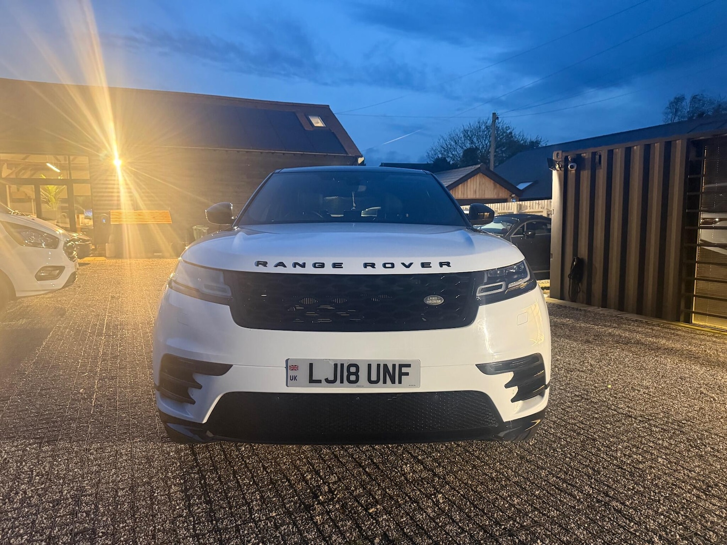 Used Land Rover Range Rover Velar 2018 for sale - 76549319: Photo 2