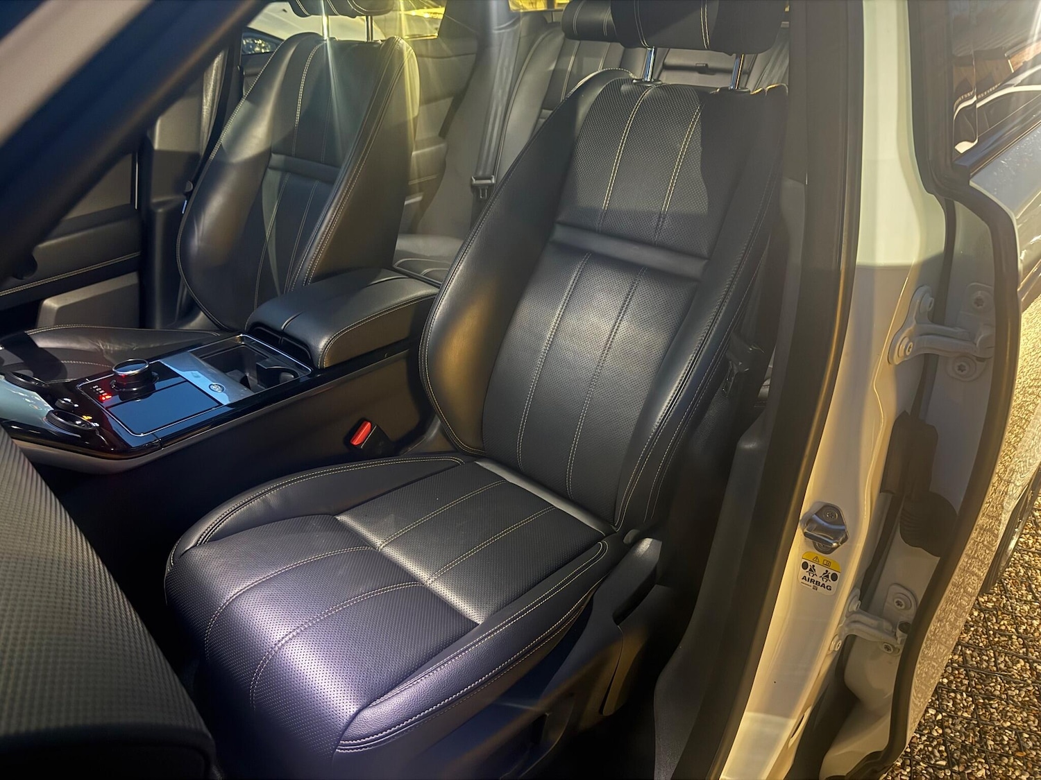 Used Land Rover Range Rover Velar 2018 for sale - 76549319: Photo 9