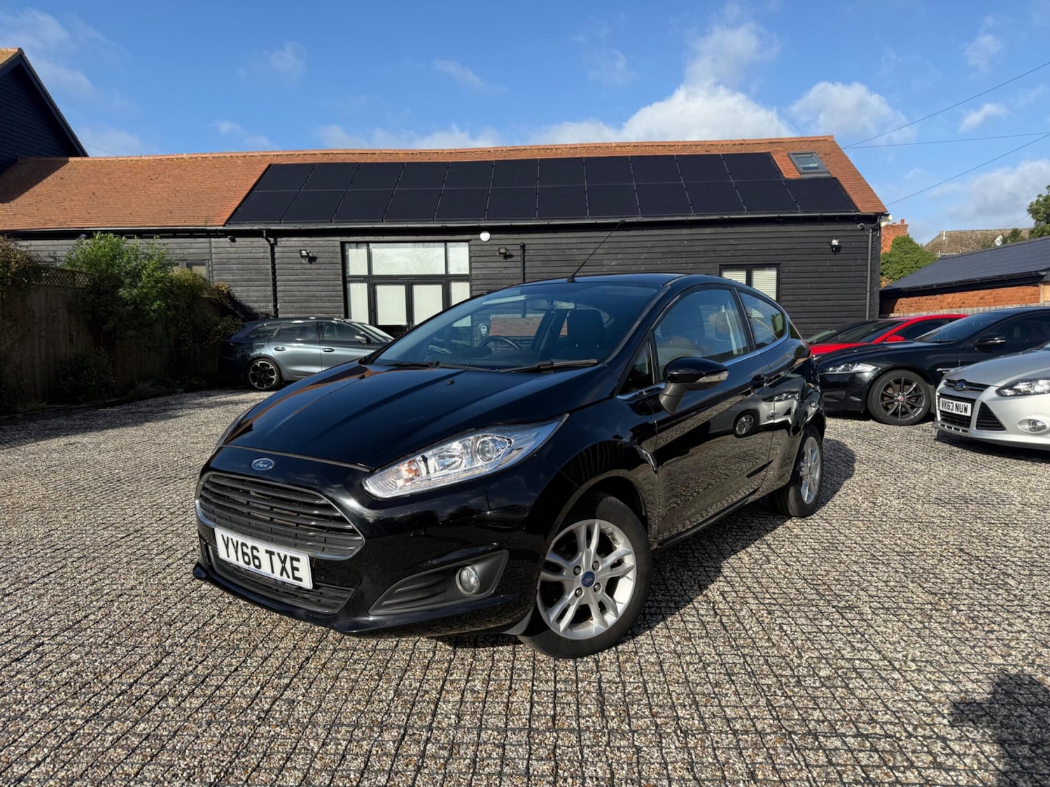 Used Ford Fiesta 2016 for sale - 76084099: Photo 1