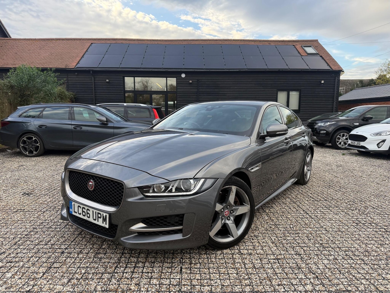 Used Jaguar XE 2016 for sale - 76485033: Photo 1
