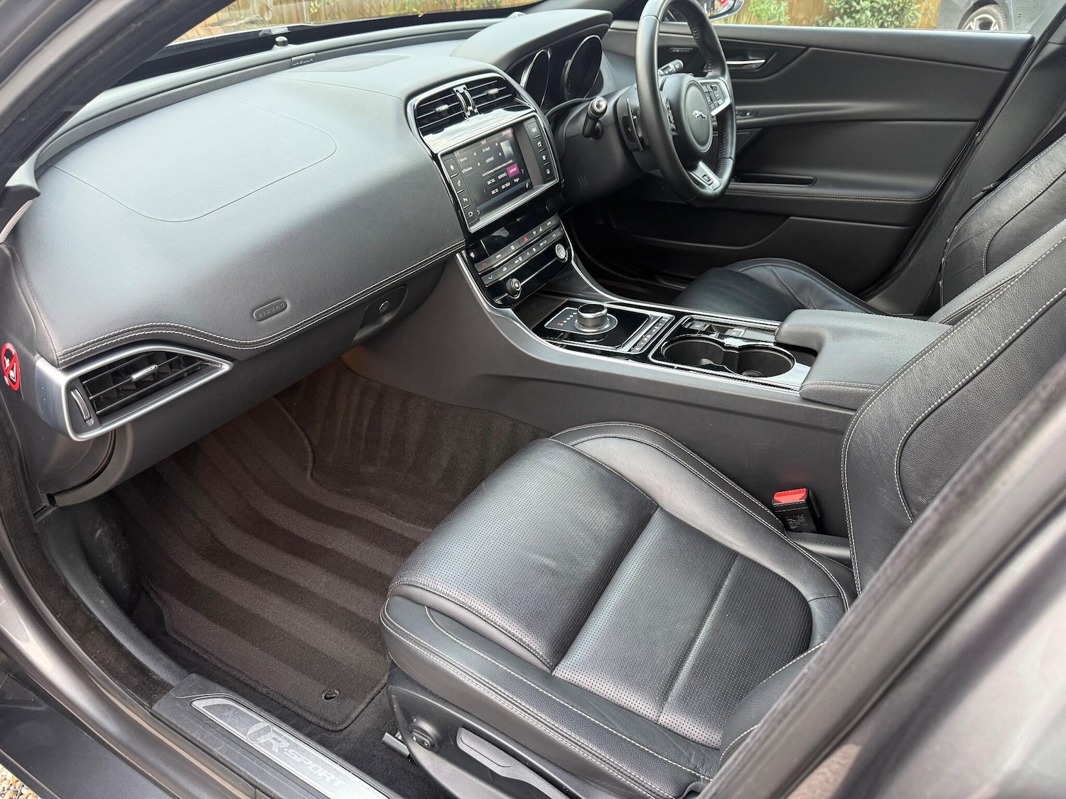 Used Jaguar XE 2016 for sale - 76485033: Photo 10