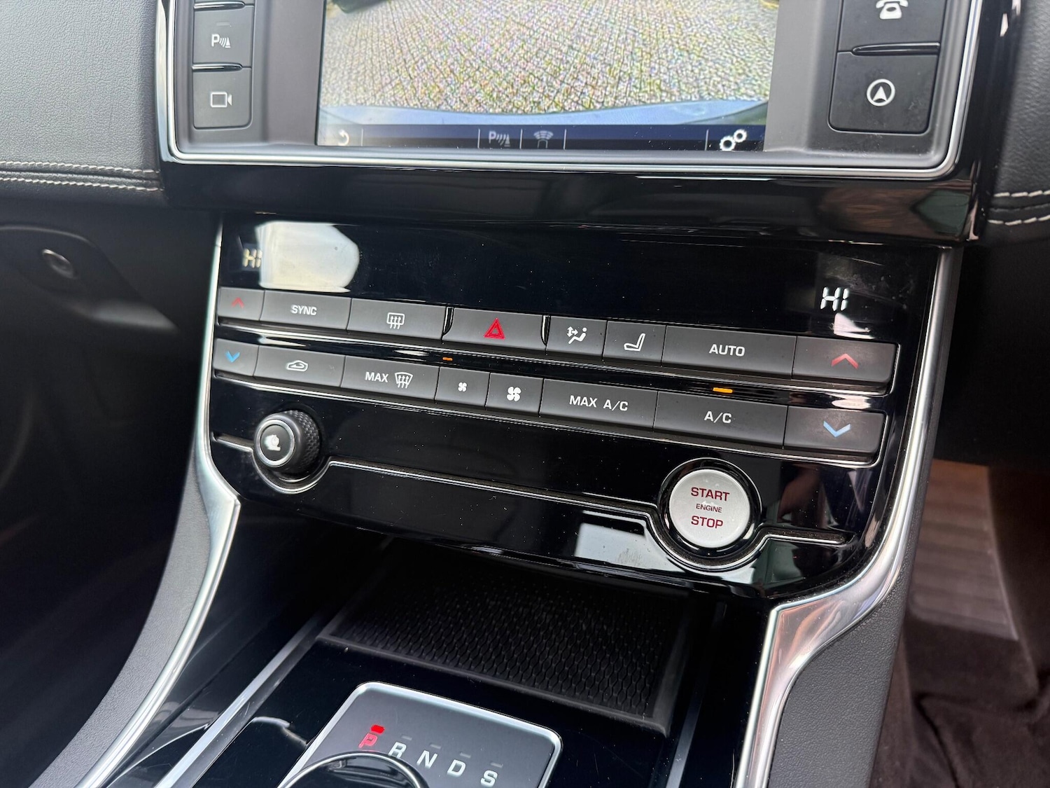 Used Jaguar XE 2016 for sale - 76485033: Photo 25