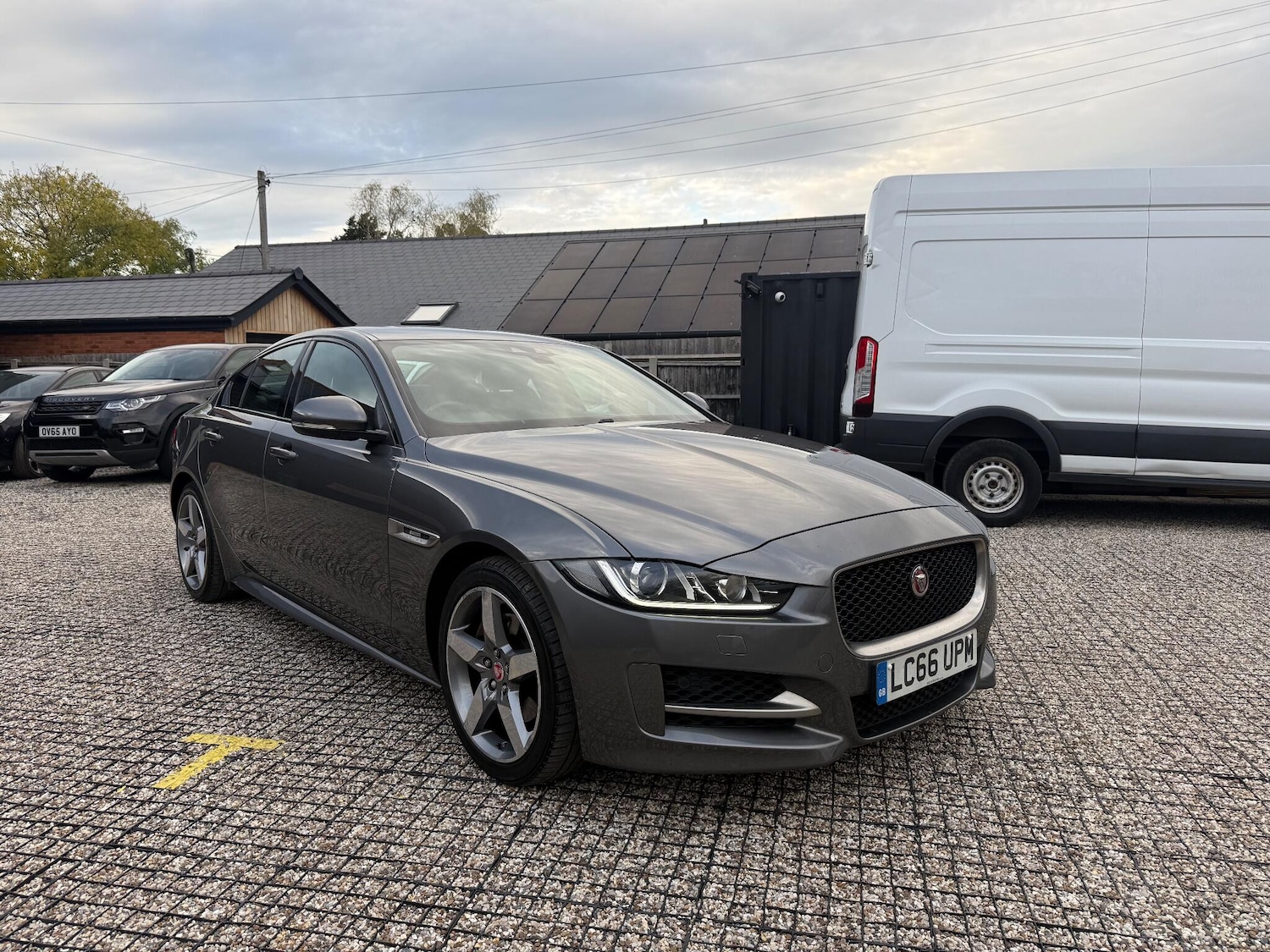 Used Jaguar XE 2016 for sale - 76485033: Photo 3
