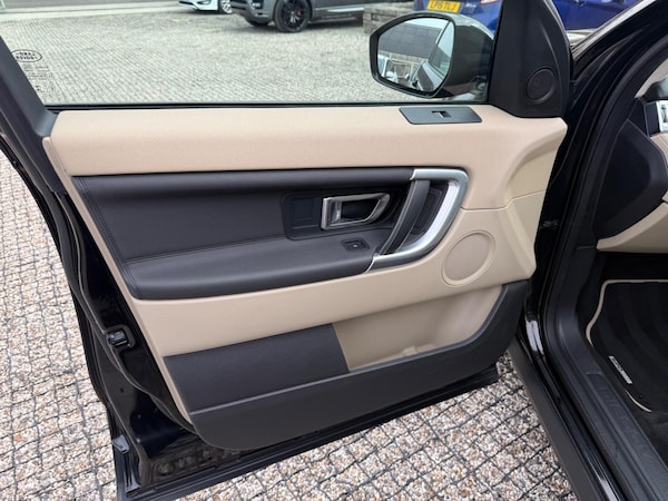 Used Land Rover Discovery Sport 2015 for sale - 76247743: Photo 10