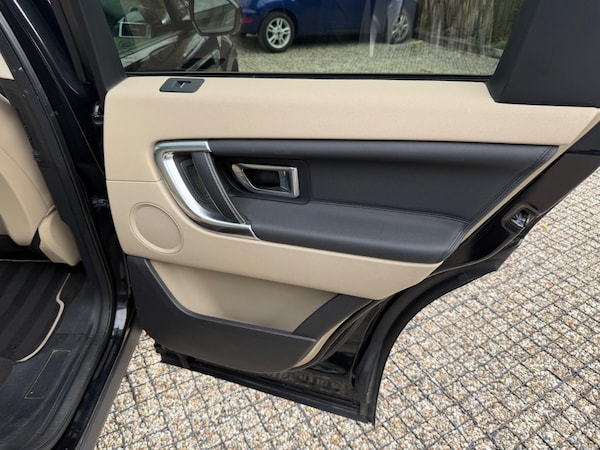 Used Land Rover Discovery Sport 2015 for sale - 76247743: Photo 17