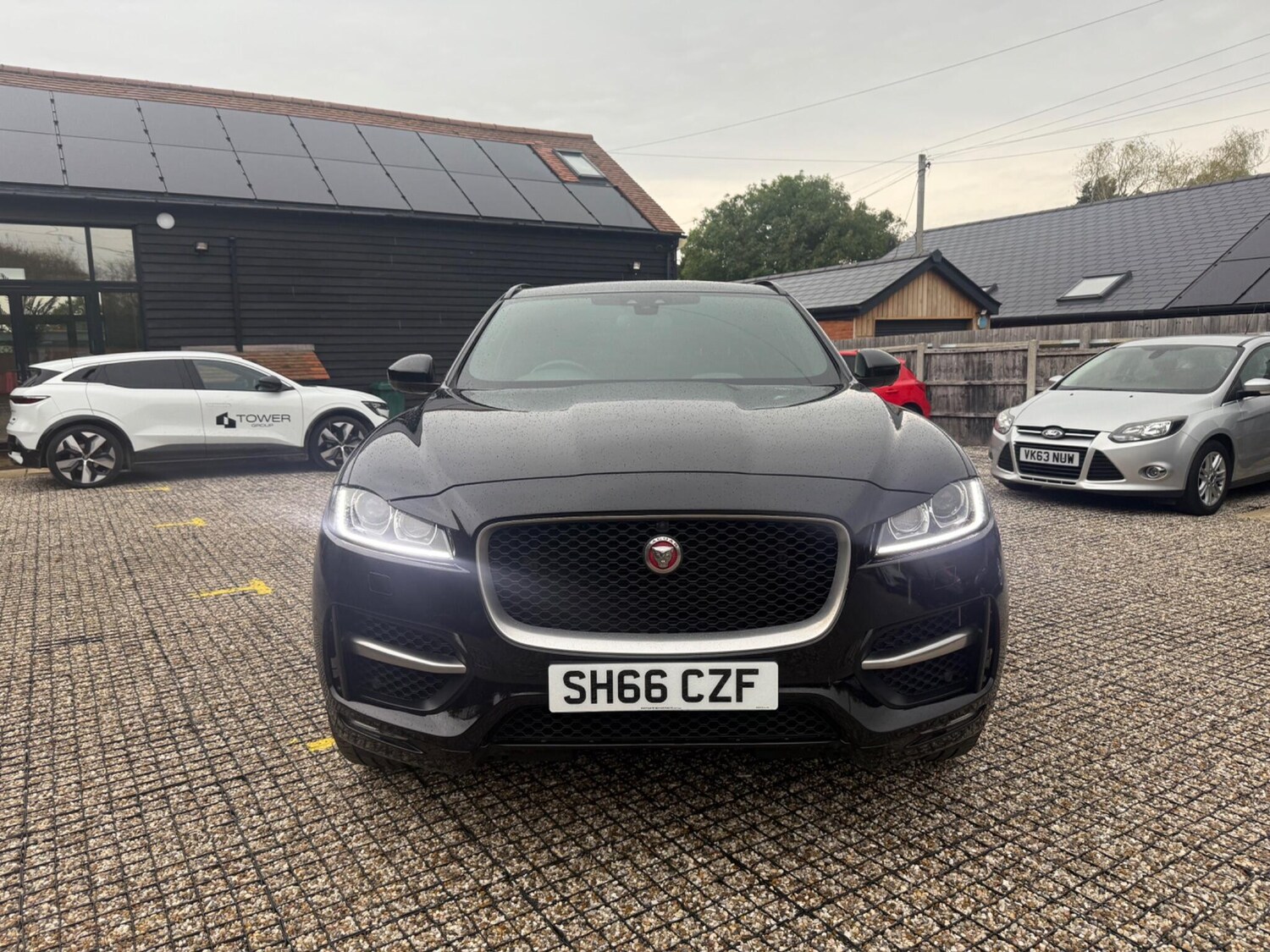 Used Jaguar F-Pace 2016 for sale - 76084053: Photo 2