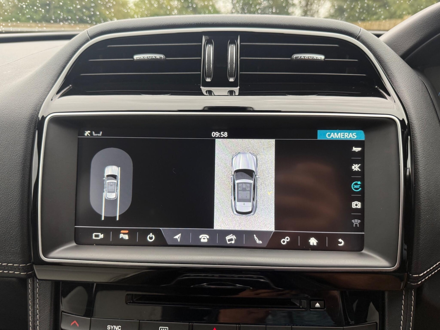 Used Jaguar F-Pace 2016 for sale - 76084053: Photo 39