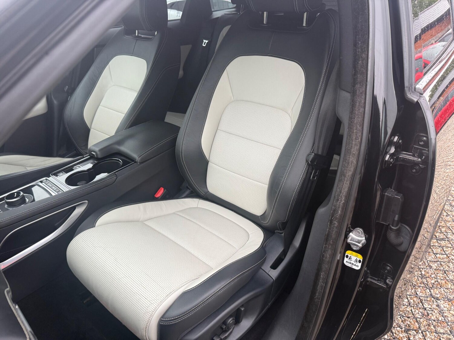 Used Jaguar F-Pace 2016 for sale - 76084053: Photo 9