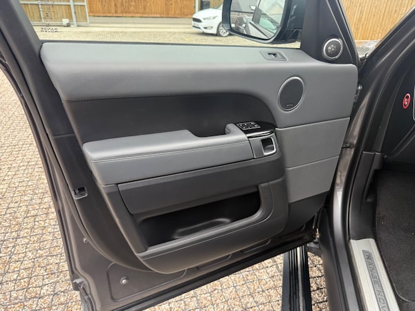 Used Land Rover Range Rover Sport 2015 for sale - 76247884: Photo 16