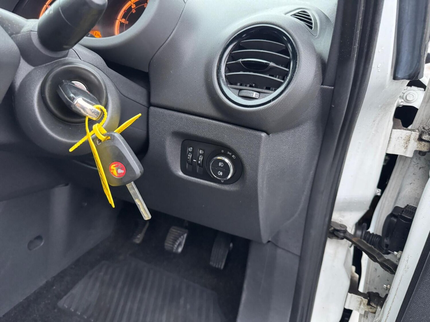 Used Vauxhall Corsa 2010 for sale - 76576908: Photo 23