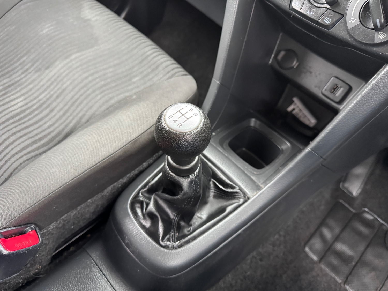 Used Suzuki Swift 2012 for sale - 77679410: Photo 18