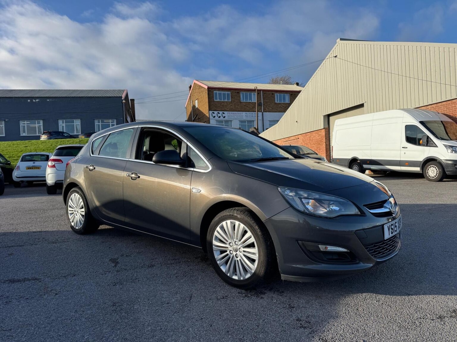 Used Vauxhall Astra 2015 for sale - 76896945: Photo 2