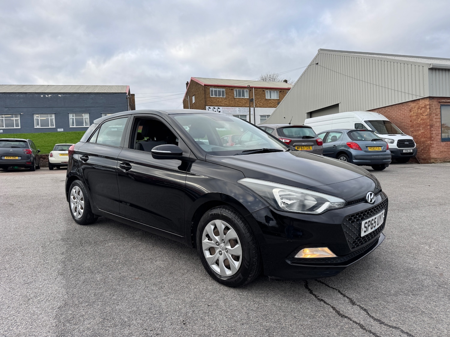 Used Hyundai i20 2015 for sale - 77053745: Photo 2