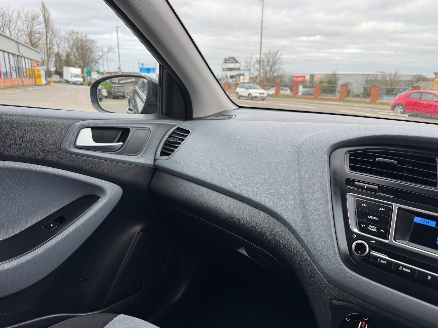 Used Hyundai i20 2015 for sale - 77053745: Photo 38