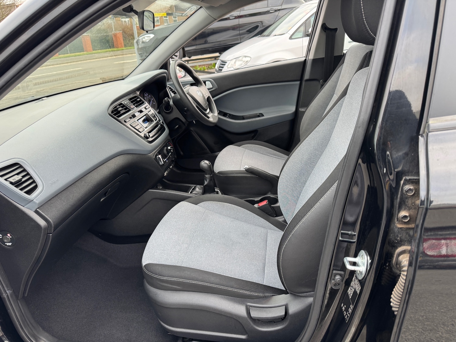 Used Hyundai i20 2015 for sale - 77053745: Photo 40