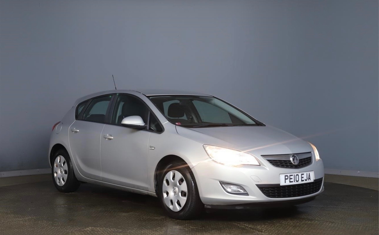 Used Vauxhall Astra 2010 for sale - 77354981: Photo 1