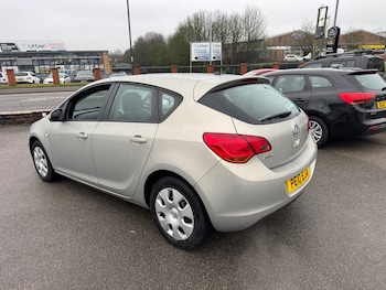 Used Vauxhall Astra 2010 for sale - 77354981: Photo