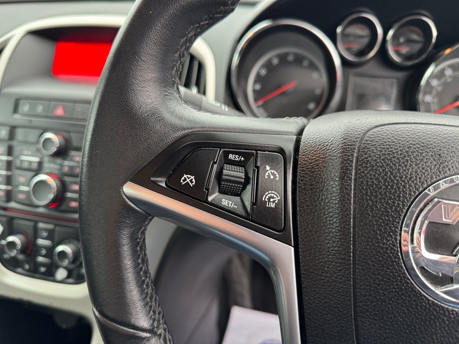 Used Vauxhall Astra 2014 for sale - 77355038: Photo 17