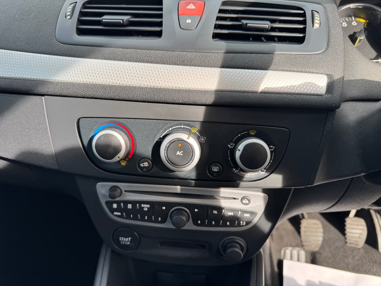 Used Renault Megane 2011 for sale - 77653635: Photo 17