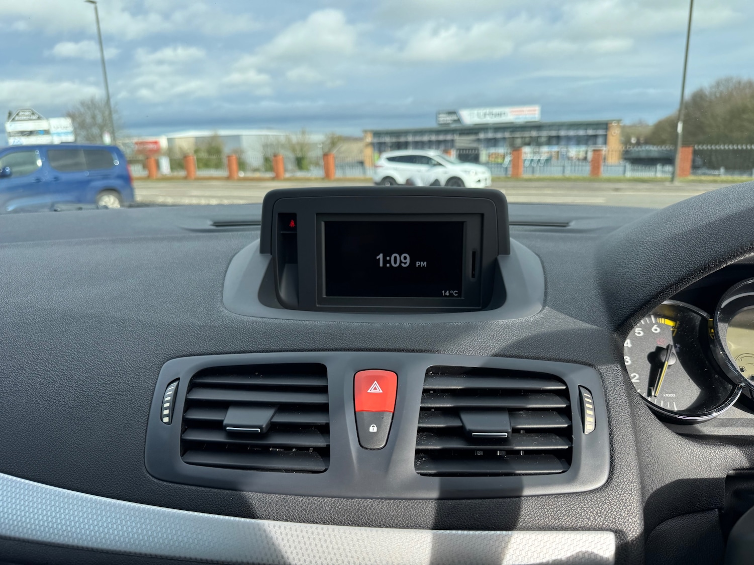 Used Renault Megane 2011 for sale - 77653635: Photo 18