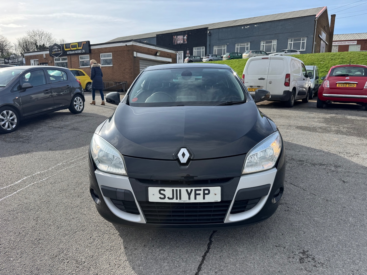 Used Renault Megane 2011 for sale - 77653635: Photo 2