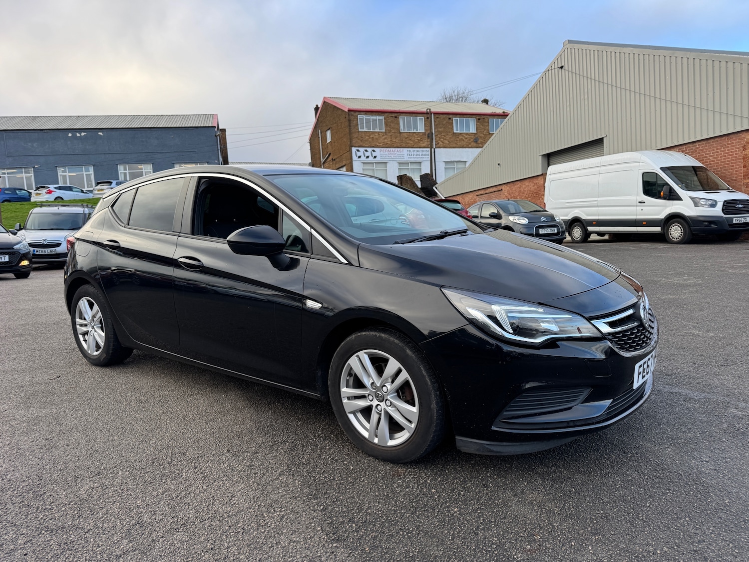 Used Vauxhall Astra 2017 for sale - 77107903: Photo 2