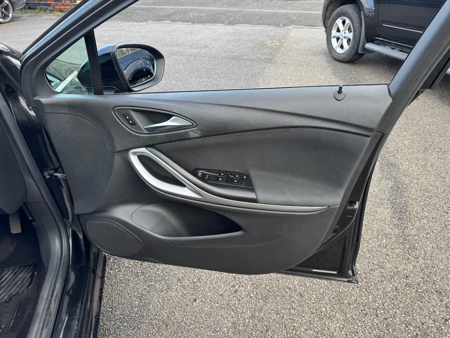 Used Vauxhall Astra 2017 for sale - 77107903: Photo 8