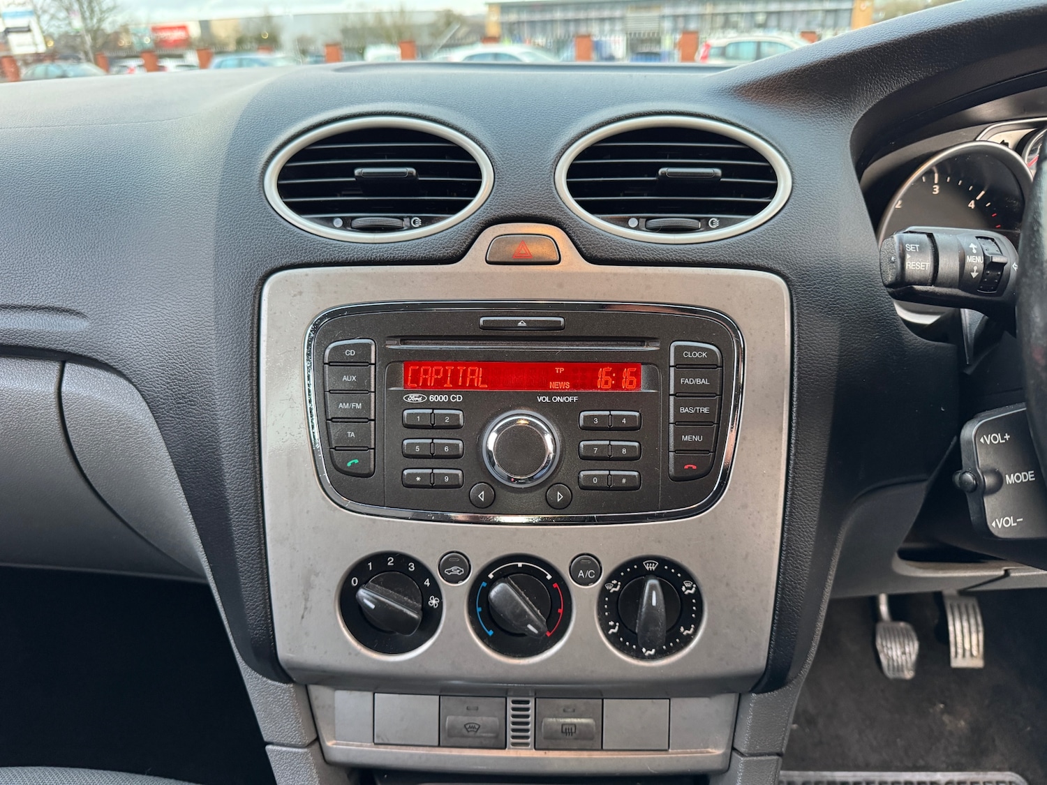 Used Ford Focus 2010 for sale - 77482350: Photo 14